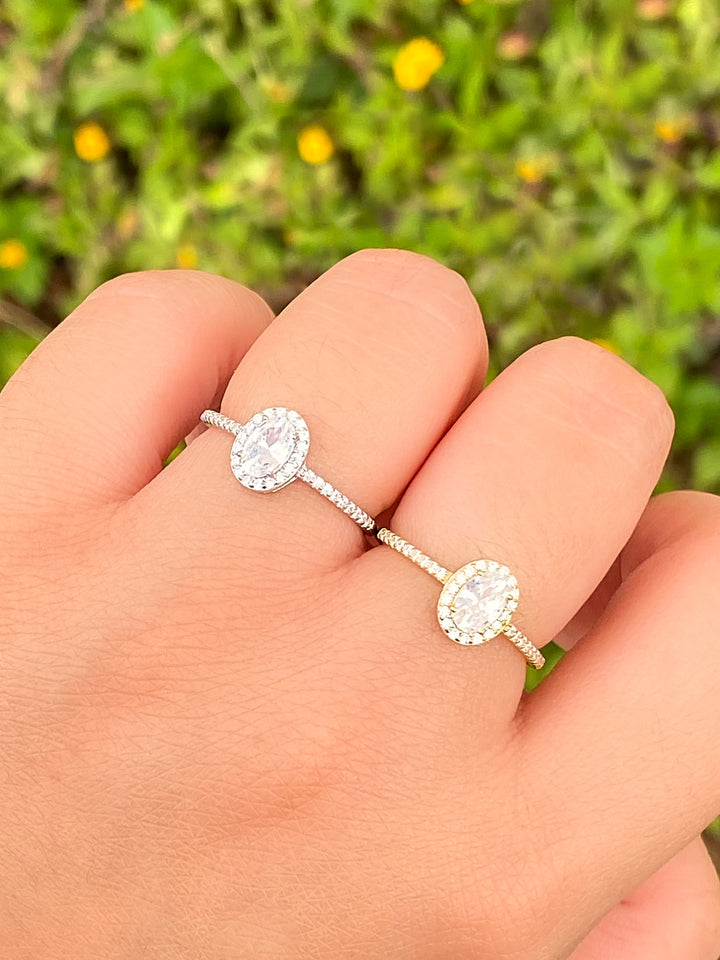 Anillo Ovalo Con Zirconia Blanca