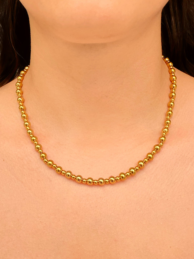 Collar Bolitas Doradas 4 mm y 6 mm