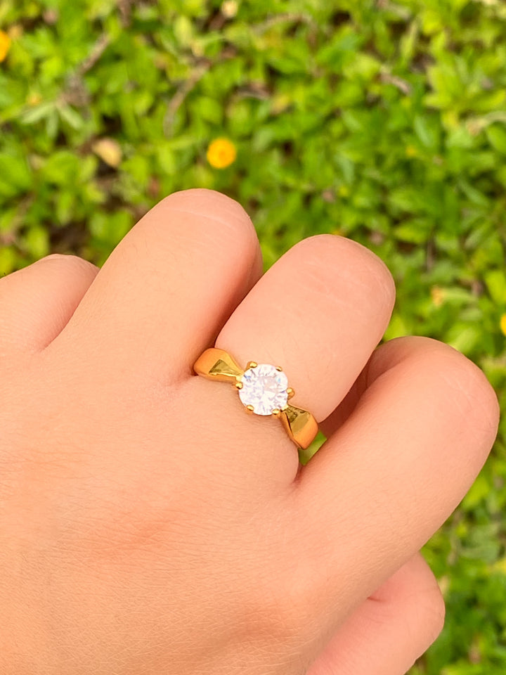 Anillo Grueso Con Zirconia Central