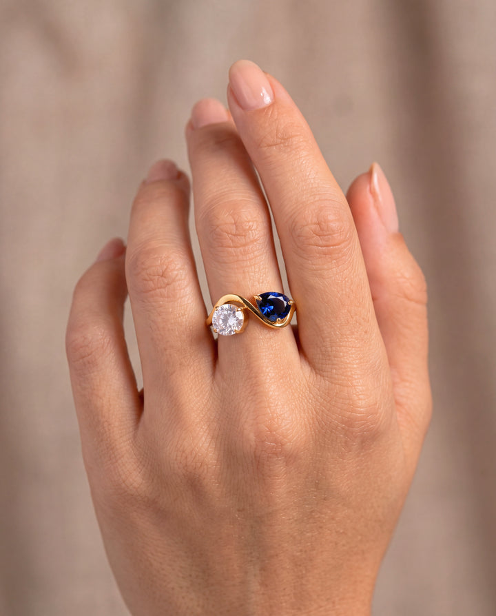 Anillo Curva Con Zirconias Gota Y Redonda