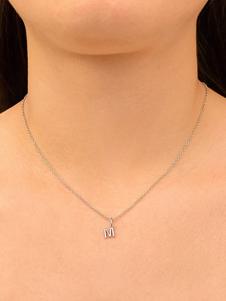 Collar Plateado Con Inicial