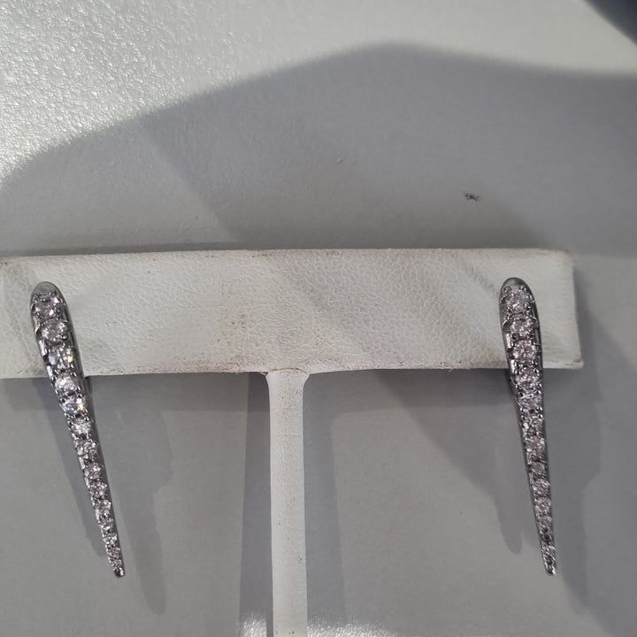 Par Arracada Pico con Zirconias 9 mm