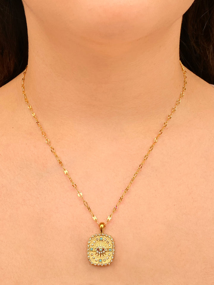 Collar Dije Rectangular Con Ojo y Zirconias