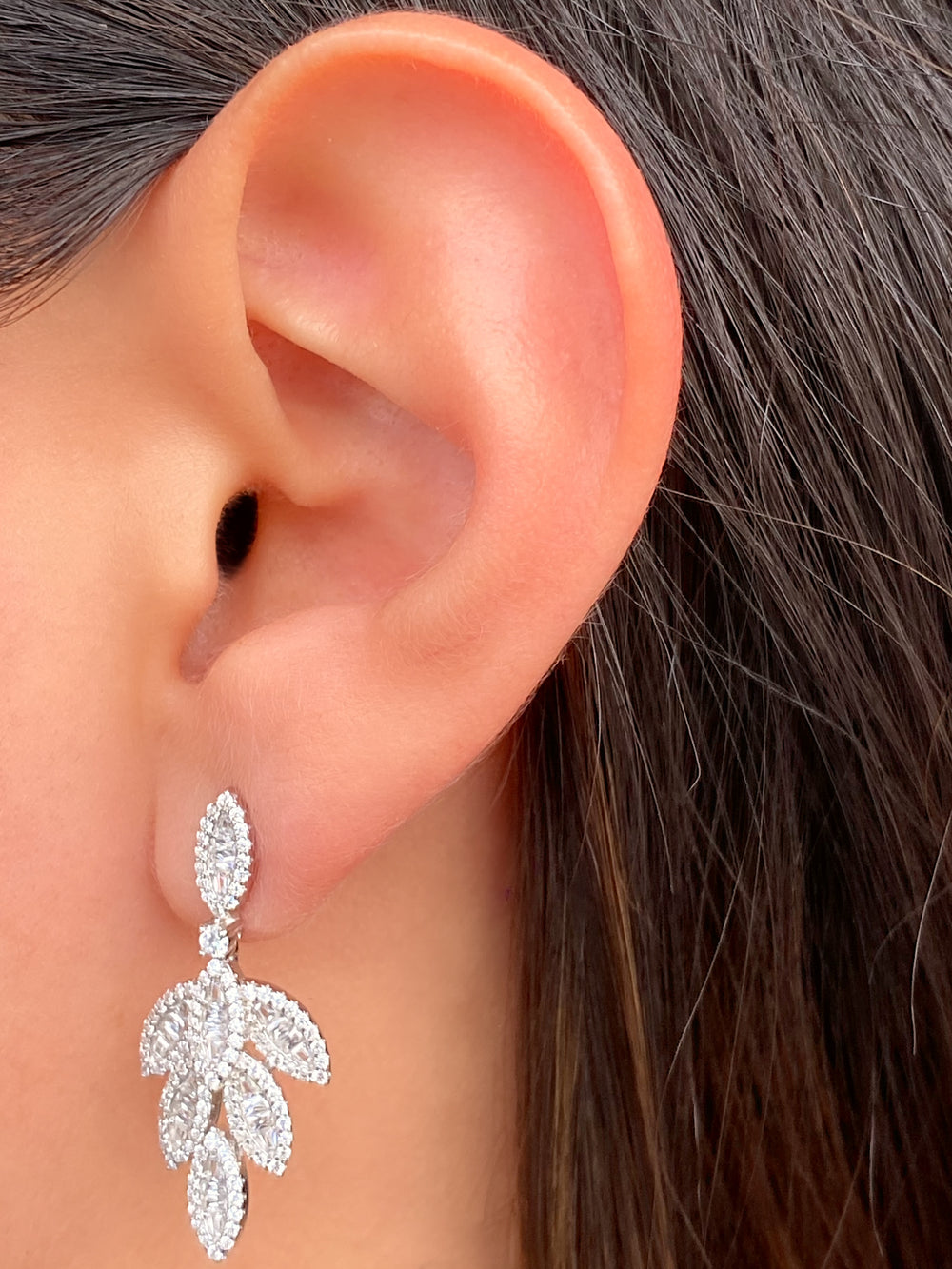 Par Arete Hojas Entrelazadas Zirconias