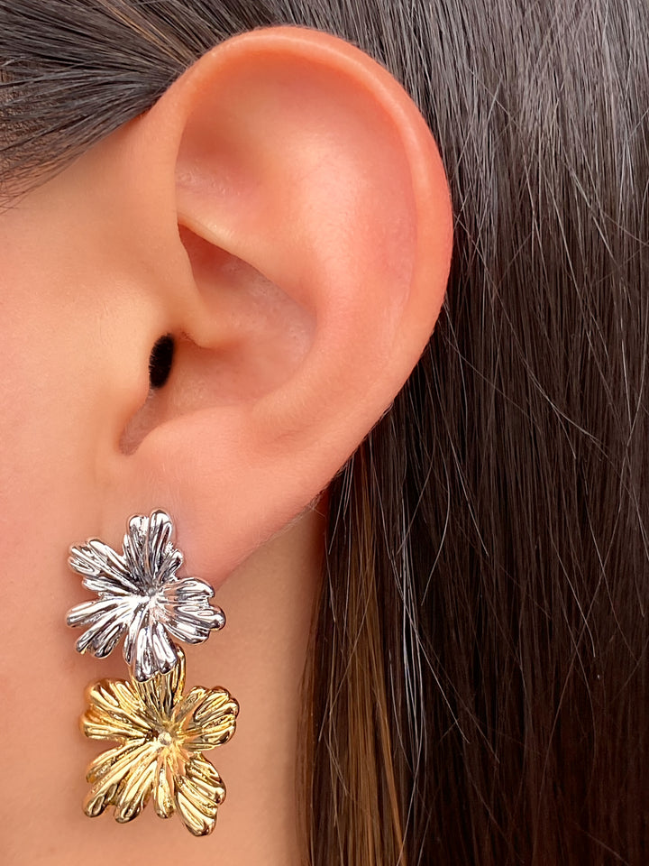 Par Arete Doble Flor Con Textura