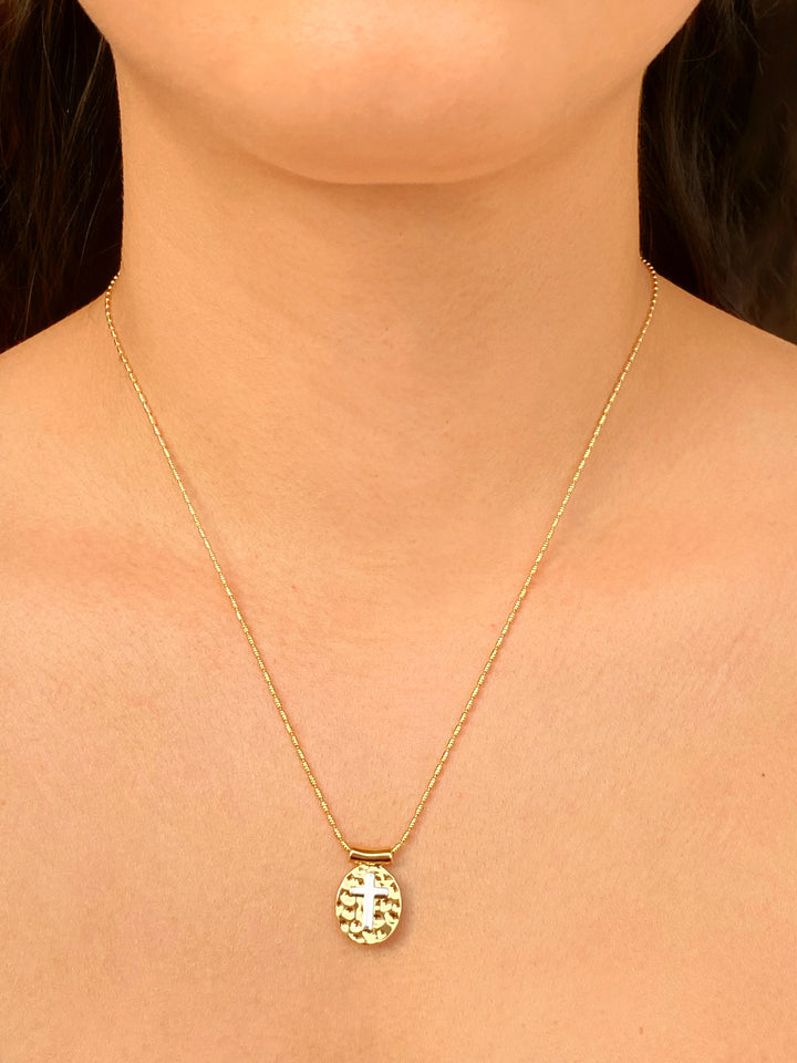 Collar Con Medalla Cruz Con Textura