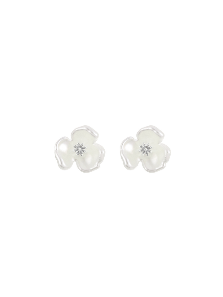 Par Arete Flor Blanca Tres Petalos