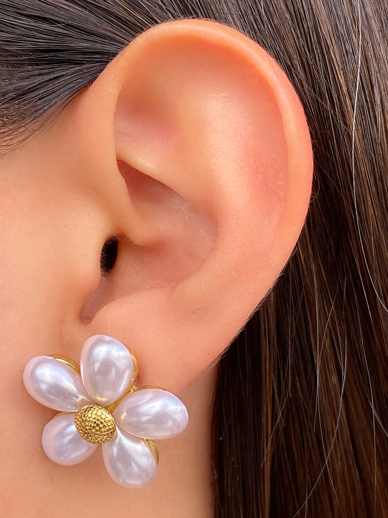 Par Arete Flor Blanca Con Centro