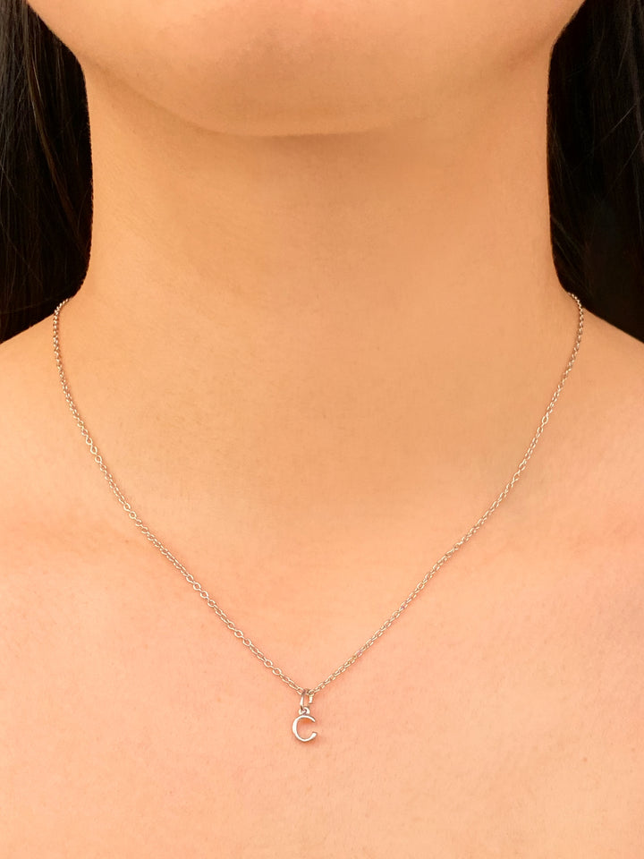 Collar Plateado Con Inicial