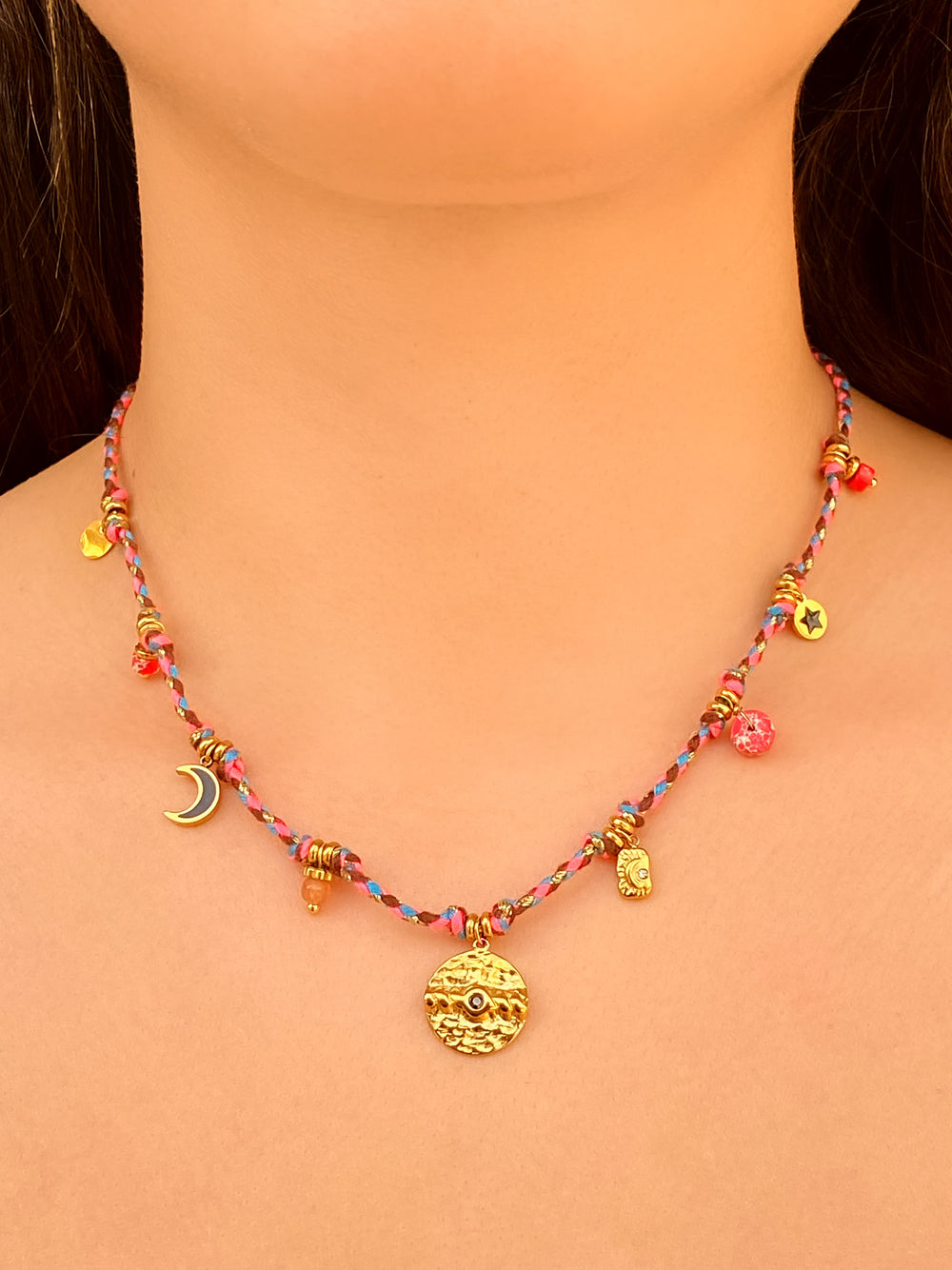 Collar Rosa Con Multidijes, Luna y Estrella