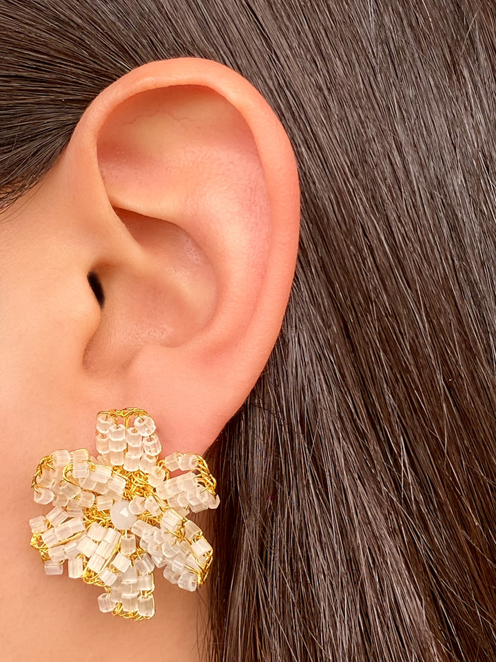 Par Arete Flor Blanca Con Dorado