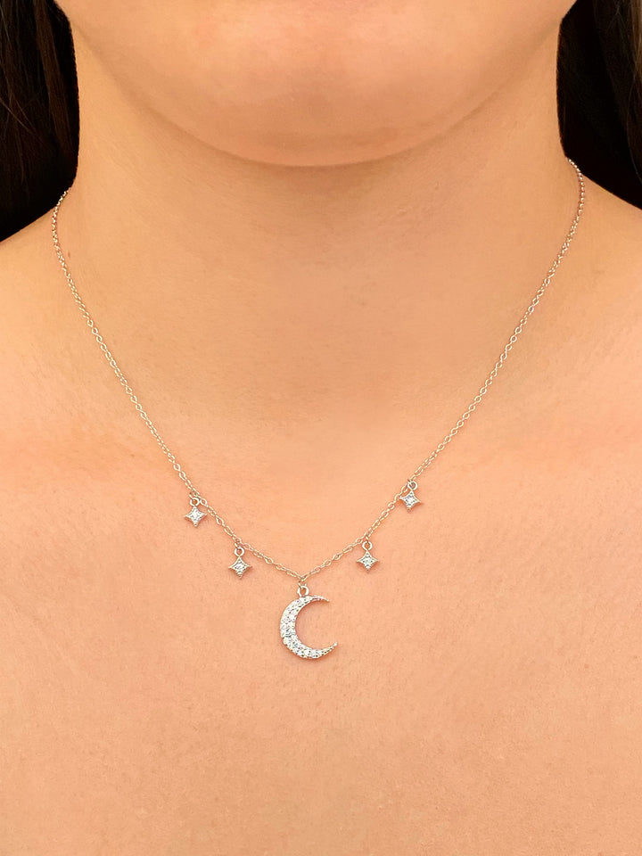 Collar Con Luna y Mini Destellos Zirconias