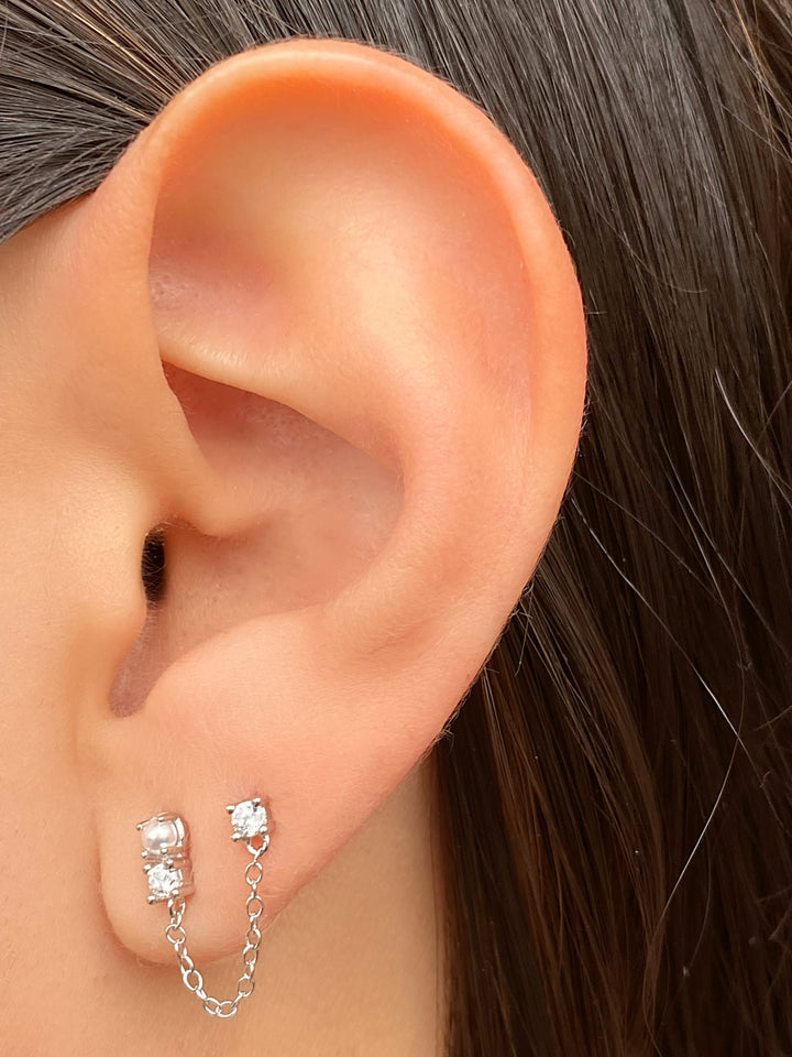 Arete Perla Y Doble Zirconia Con Cadena