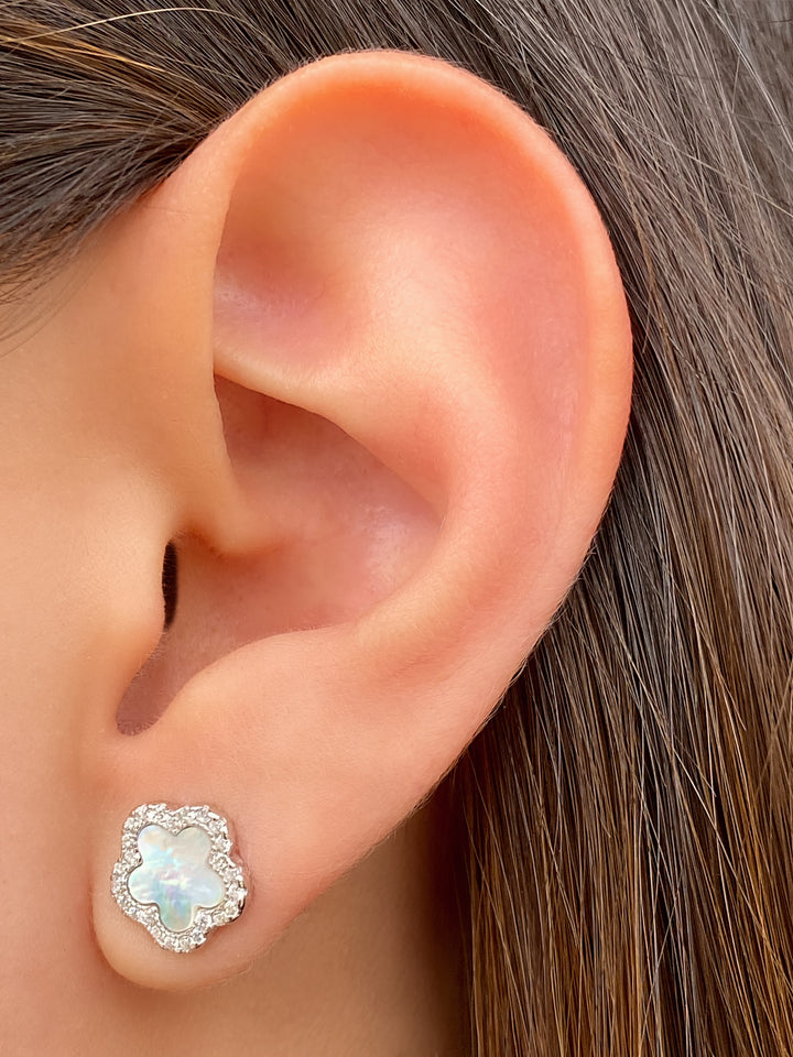 Par Arete Mini Flor Zirconias y Madre Perla