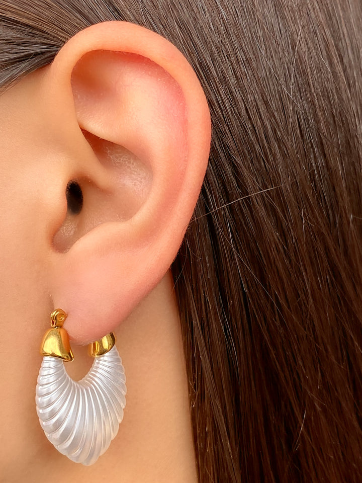 Par Arracada Forma V Perla Con Lineas