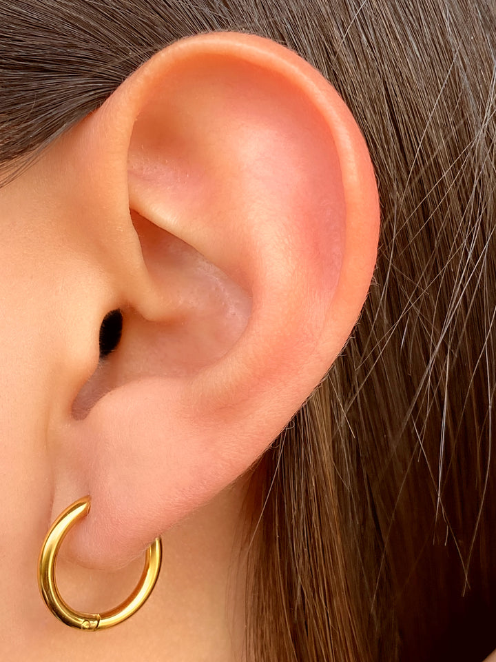 Par Arracada Con Dije Flor Dorada