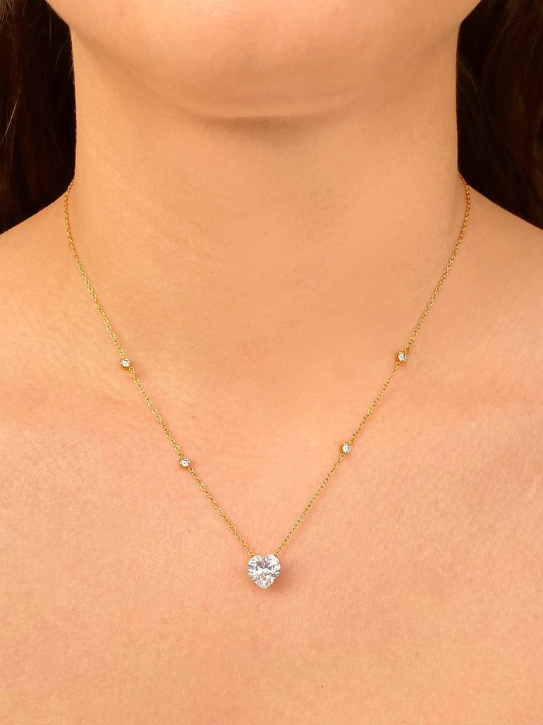 Collar Con Dije Corazon y Mini Zirconias