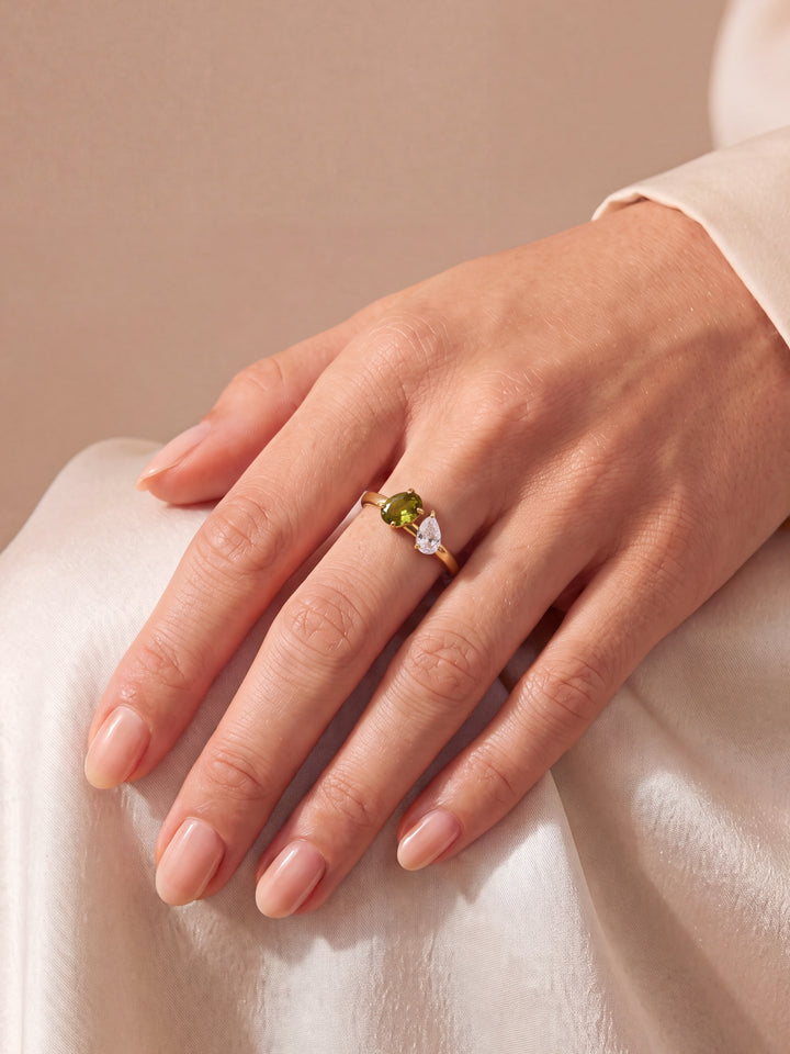 Anillo Con Zirconia Ovalada Y Gota