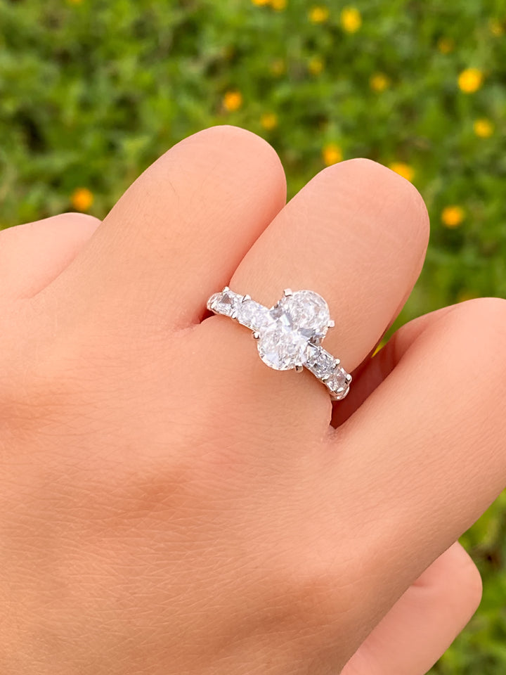 Anillo de Compromiso Oval Pavé 3.1 Ct Diamantes Lab Grown