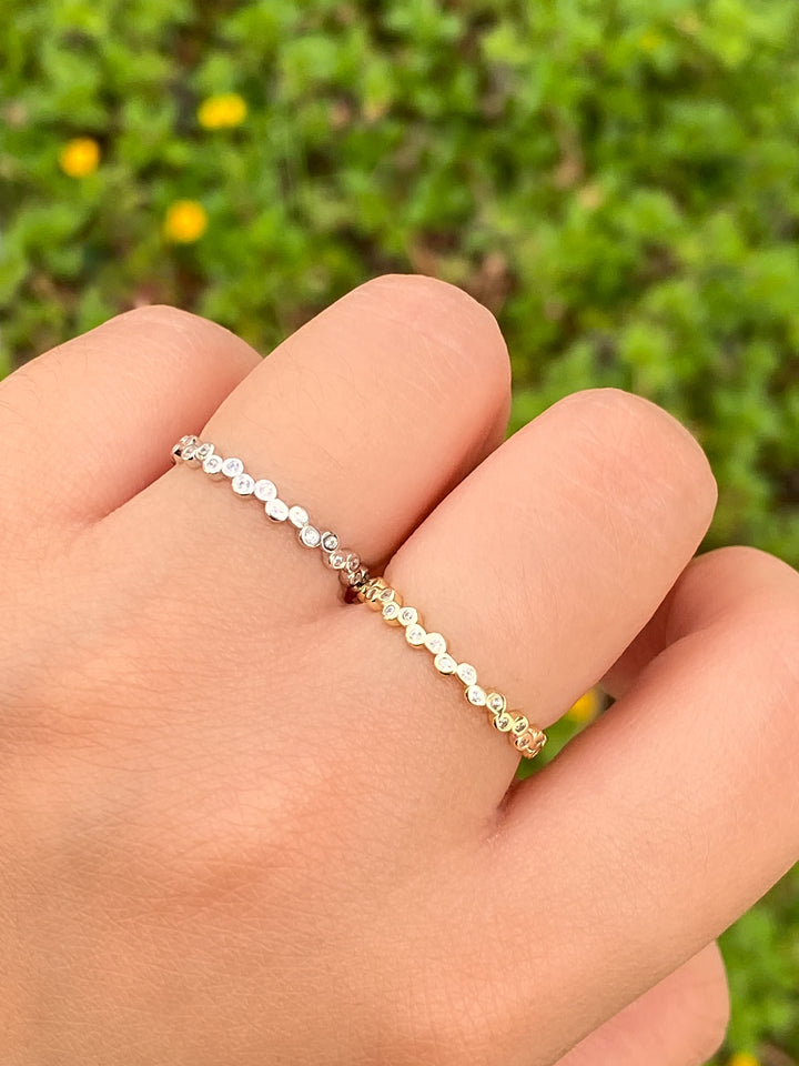 Anillo Delgado Zirconias En ZigZag