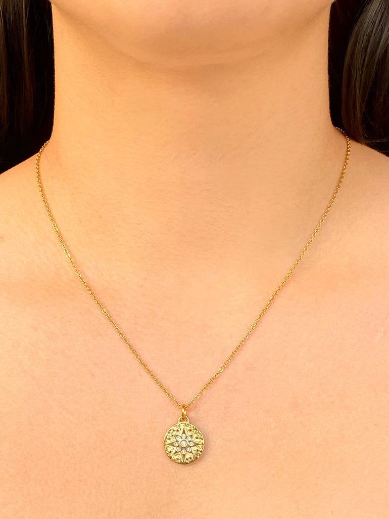 Collar Con Dije Redondo Estrella Zirconias