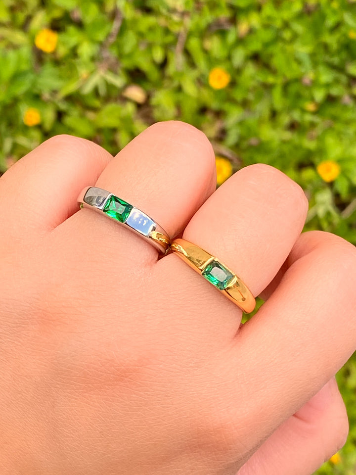 Anillo Con Zirconia Verde Central