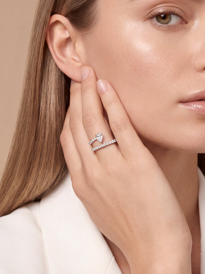Anillo Doble Linea Cruzado Con Zirconia Gota