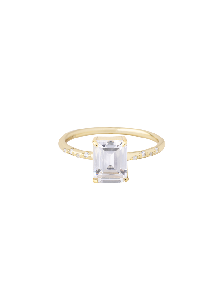 Anillo Con Piedra Rectangular Blanca Y Zirconias