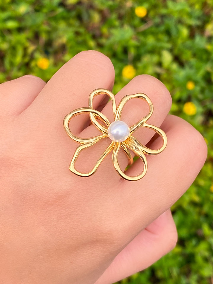Anillo Dorado Contorno Flor Con Perla