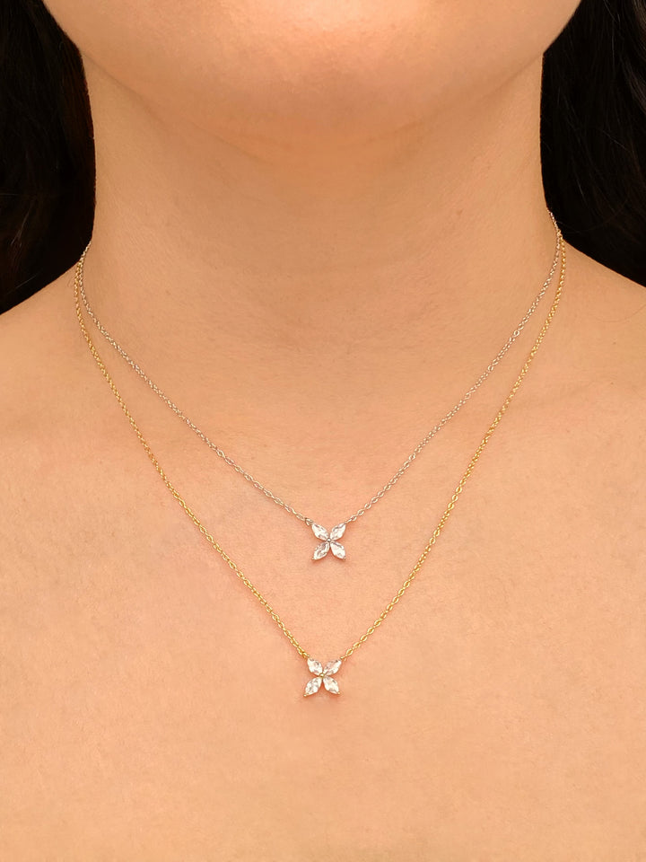 Collar Dije Cuatro Petalos Zirconias