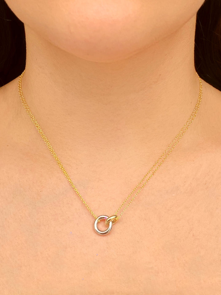 Collar Con Aros Entrelazados