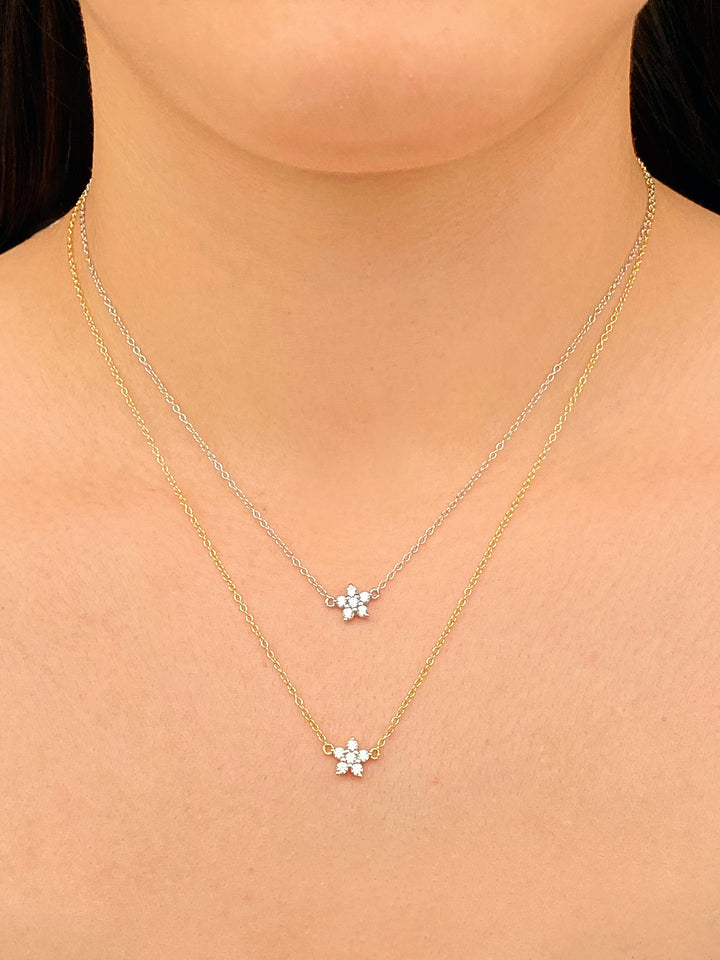 Collar Con Flor Zirconias