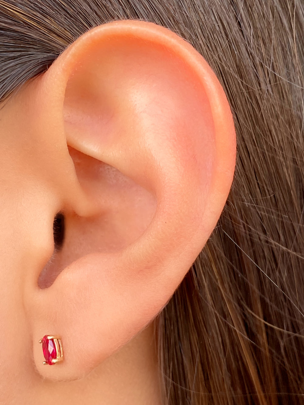 Arete Broquel Solitario Oval Ruby Oro 14k