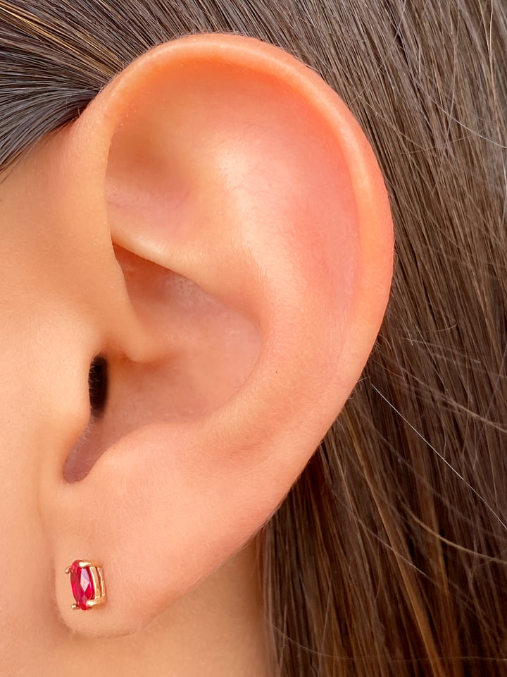 Arete Broquel Solitario Oval Ruby Oro 14k