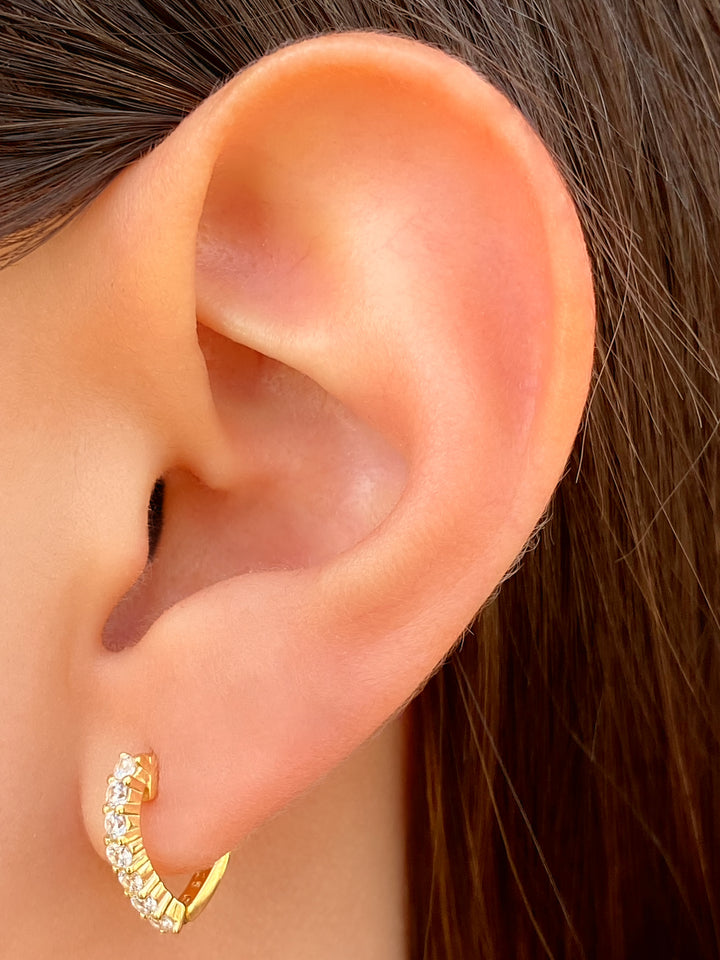 Par Arracada Forma "V" Con Zirconias