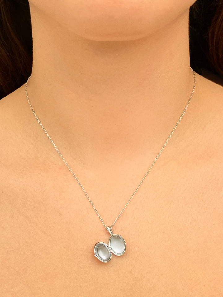 Collar Dije Relicario Ovalado