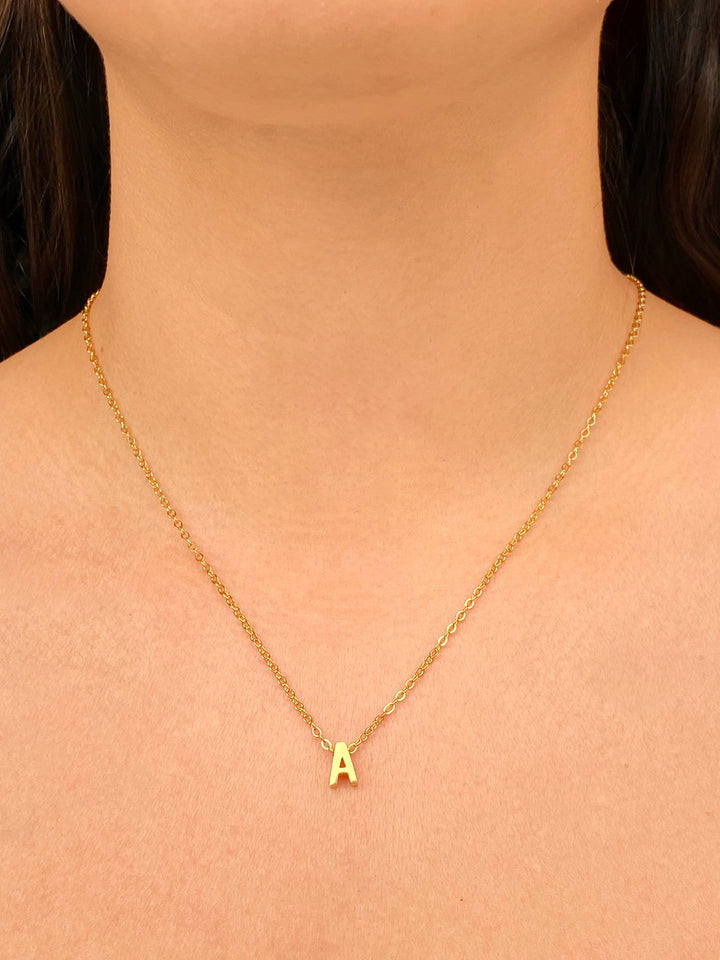 Collar Con Inicial Dorada