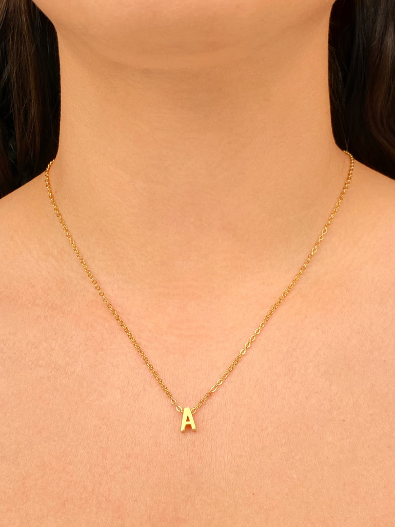 Collar Con Inicial Dorada