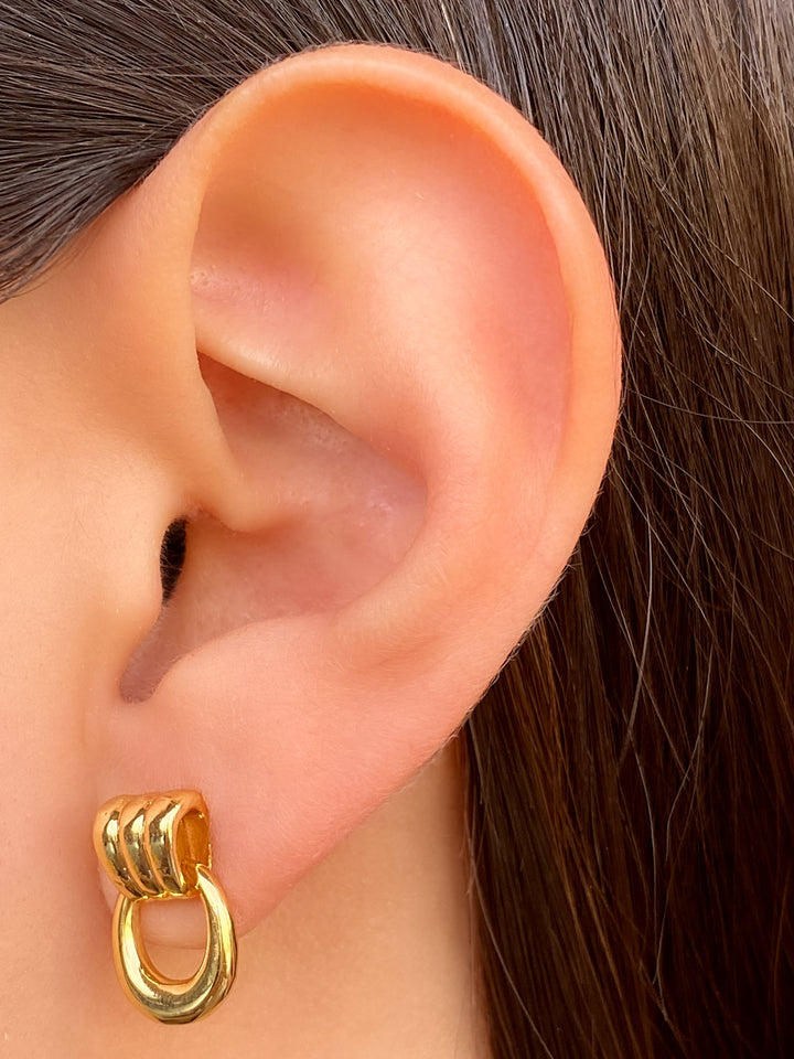 Par Arete Mini Triple Linea Con Dije Ovalado