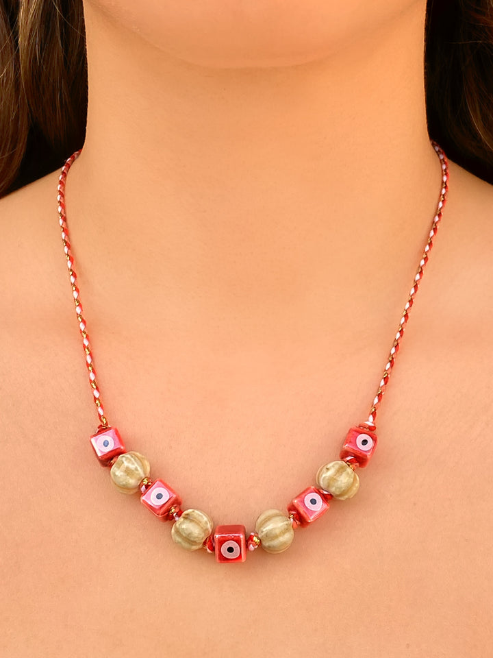 Collar Rojo Con Ojos Cuadrados