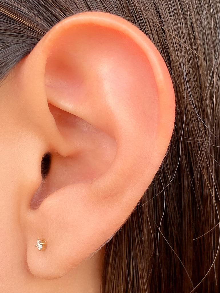 Arete Broquel Solitario Diamante 0.03 Ct Oro 14k