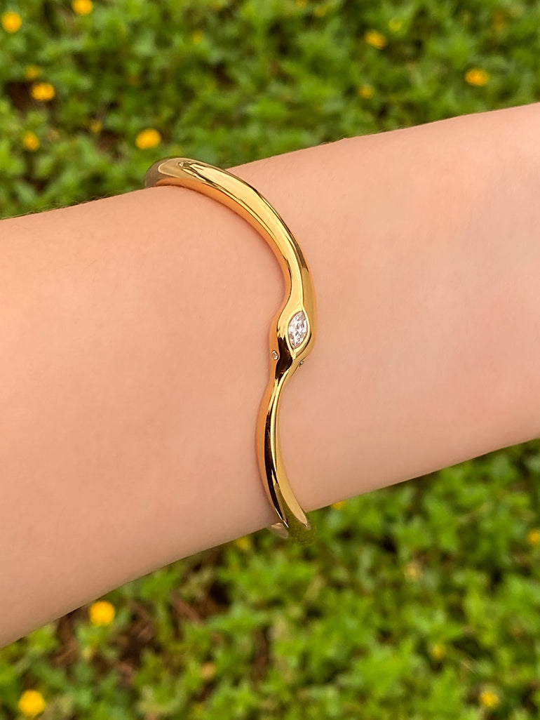 Brazalete Cerrado Ondulado Con Zirconia