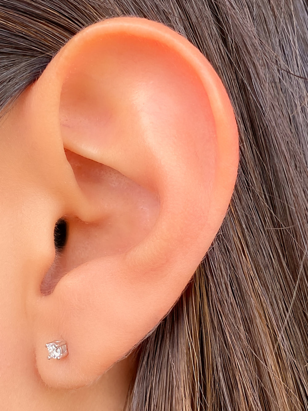 Arete Broquel Solitario Diamante 0.06 Ct Oro 14k