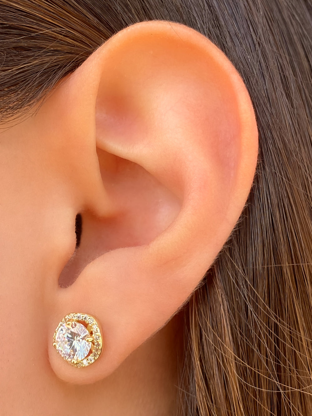 Par Arete Circular Dorado Ondulado Con Zirconias