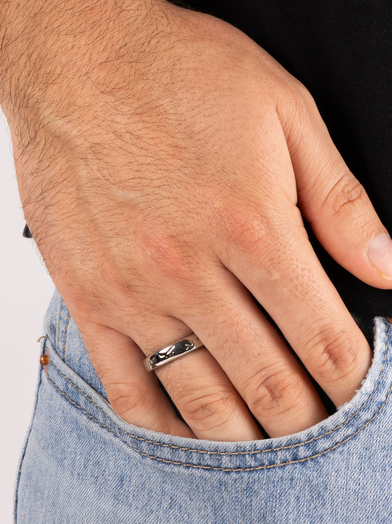 Anillo Plateado Con Textura Irregular