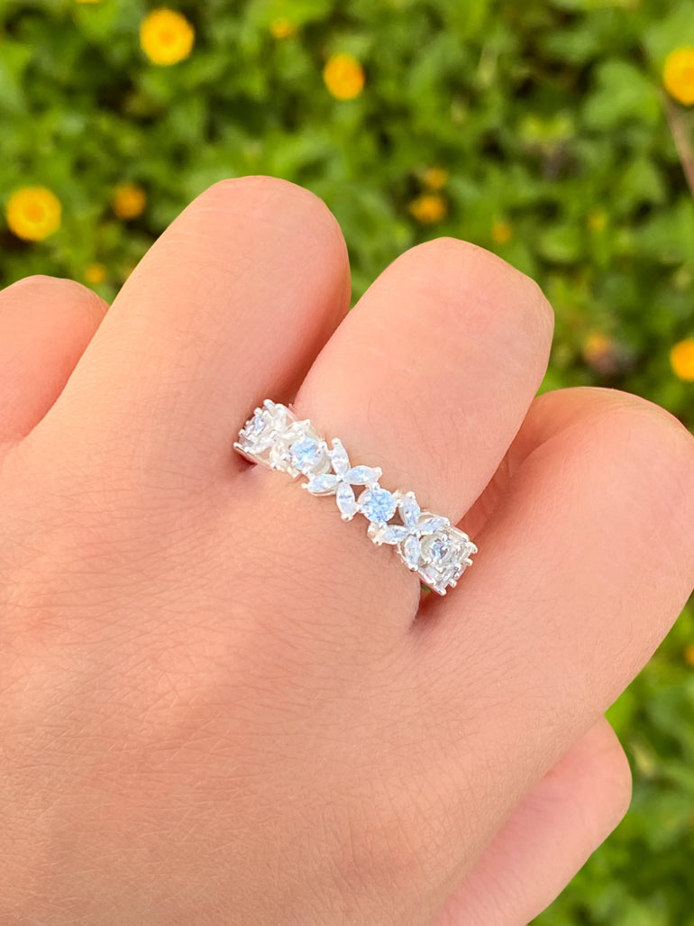 Anillo Flores Cuatro Petalos y Zirconias