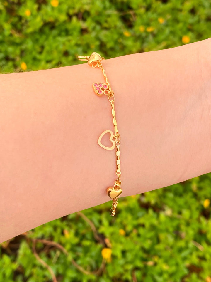 Pulsera Con Dijes Corazones Rosas