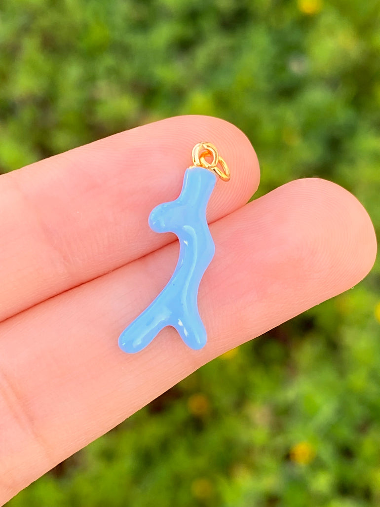 Dije Coral Azul Claro Delgado