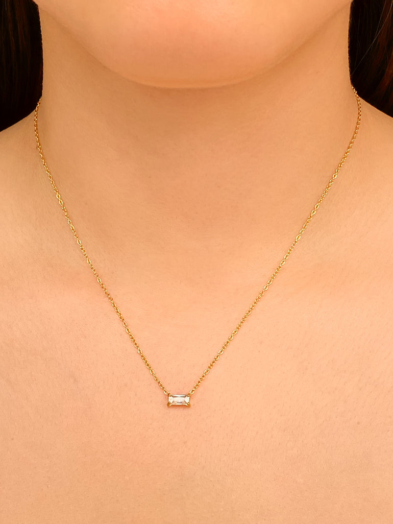 Collar Con Baguette Rectangular Blanco