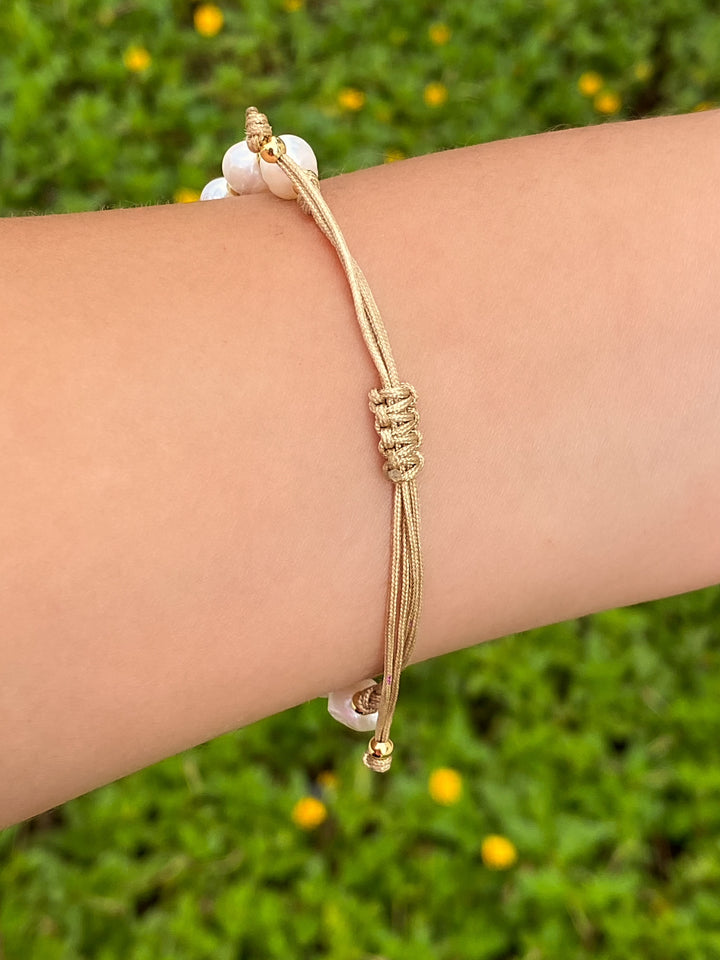 Pulsera Perlas Con Bolitas Doradas
